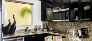 Mikrowelle, Herdplatte, Geschirrspüler