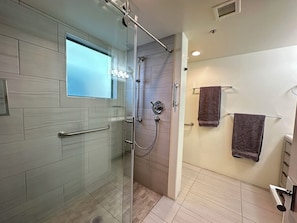 A modern bathroom with a glass-enclosed shower, a towel rack, and a toilet. - Modern Resort Home @ Starr Pass Golf Resort (Tucson)