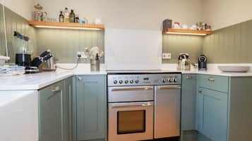 Dishwasher, cookware/dishes/utensils