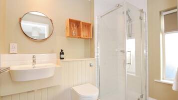 Cottage | Bathroom | Shower