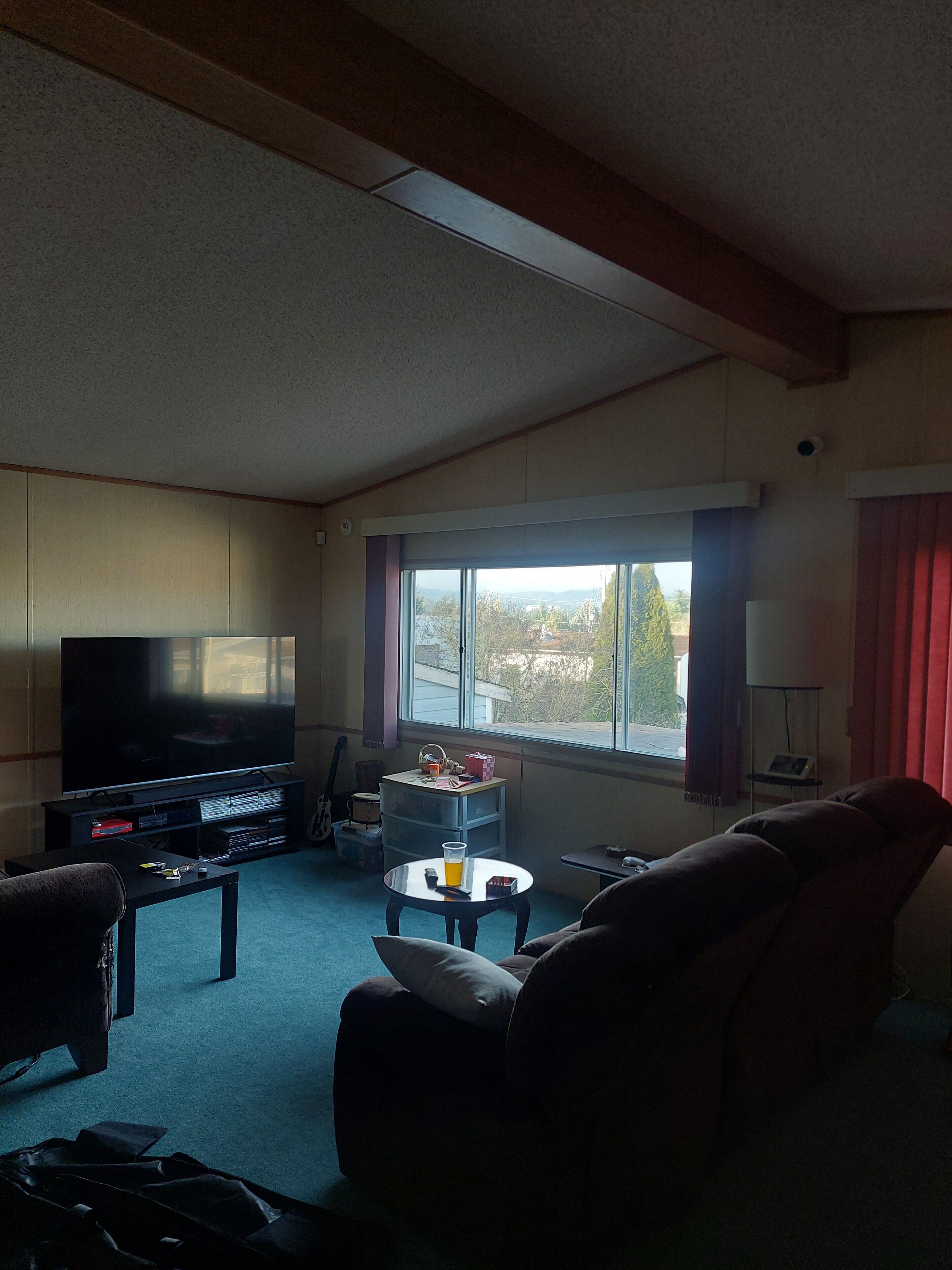 Una Smart TV, una chimenea