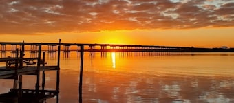 Manatee Riverfront Home , Cozy 2-bedroom house in Ellenton “Duplex”, left side.