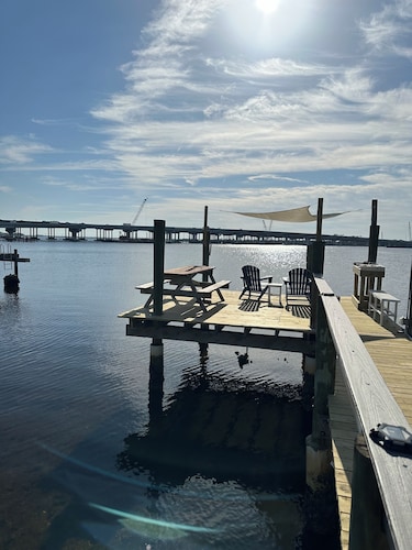 Manatee Riverfront Home , Cozy 2-bedroom house in Ellenton “Duplex”, left side. 