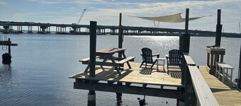 Manatee Riverfront Home , Cozy 2-bedroom house in Ellenton “Duplex”, left side. 