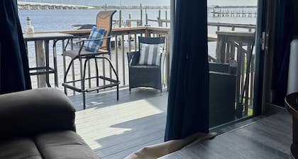 Manatee Riverfront Home , Cozy 2-bedroom house in Ellenton / Spectacular Views!