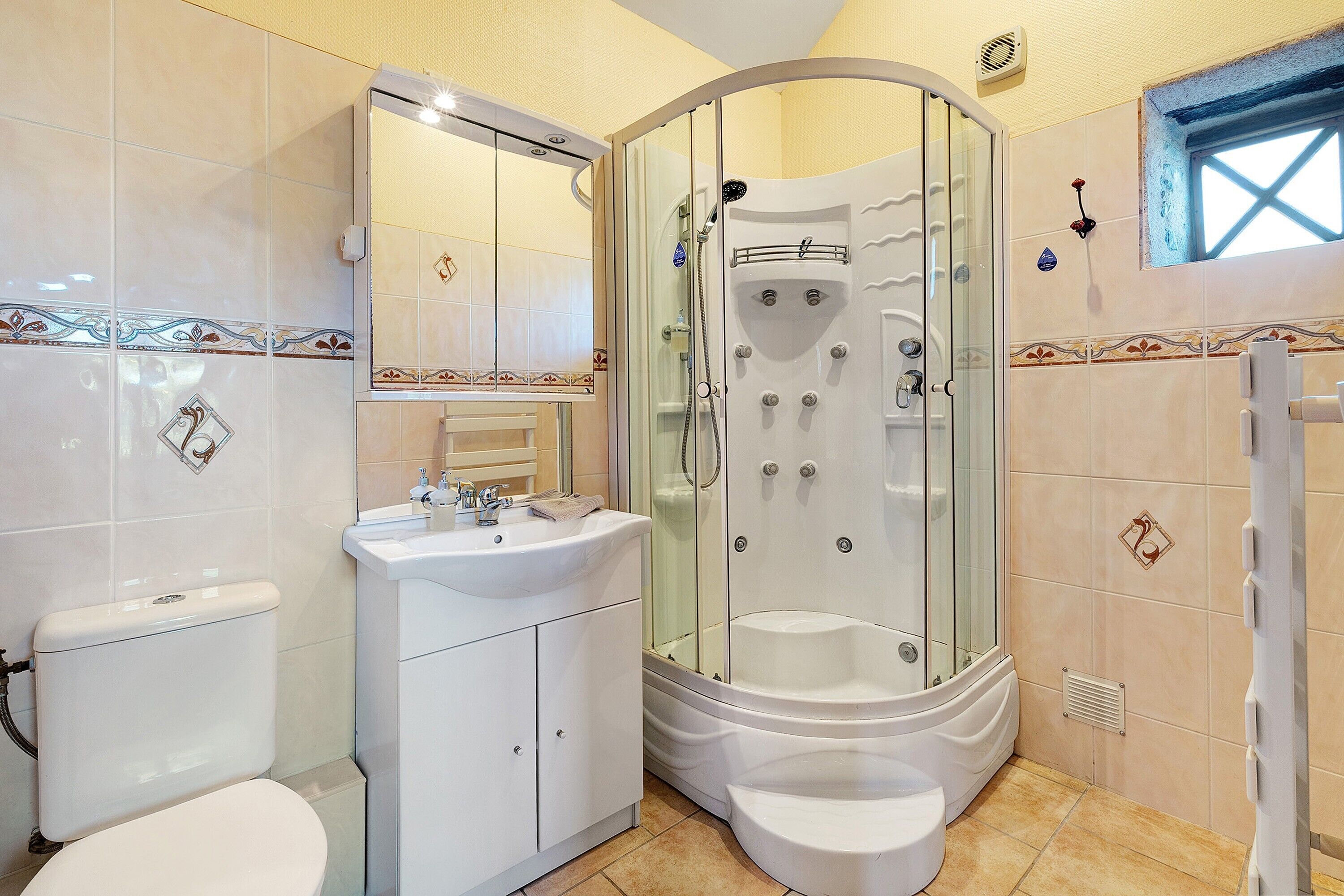 淋浴设施、吹风机、毛巾