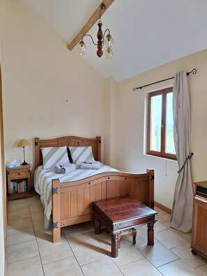 Room - Gîte Chemin des Hêtres: Tranquility in Nature (Armaillé)