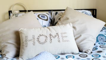 Iron/ironing board, WiFi, bed sheets