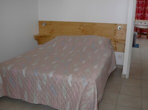 Iron/ironing board - Gîte "6 People" with Mountain View and Balcony (Crots)