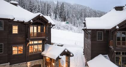 Luxury at Whitefish Mountain chalet w/ hot tub