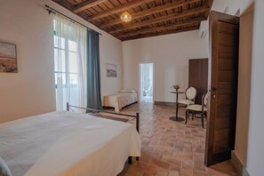 Comfort Double Room | Free WiFi, bed sheets - Casale Malatesta (Lazio)