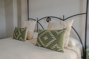 Suite, vue sur le jardin | AccĂšs au Wi-Fi (inclus), literie fournie