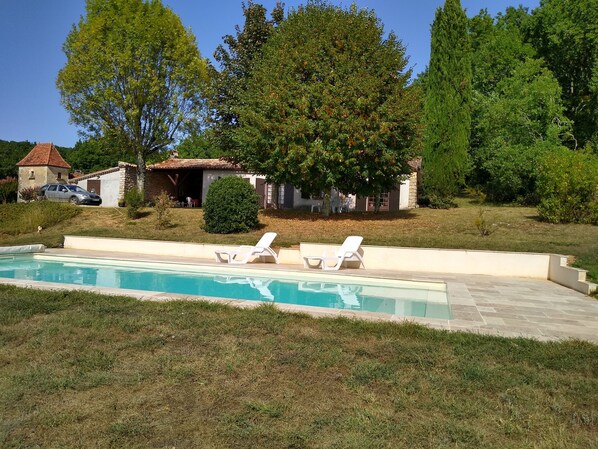 Outdoor pool - Country house and independent dovecote (Fumel)