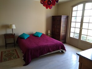 4 soverom, strykejern/-brett og sengetøy