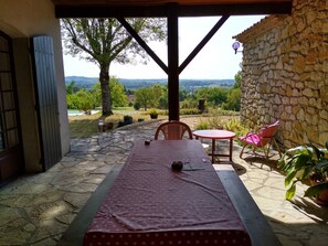Outdoor dining - Country house and independent dovecote (Fumel)