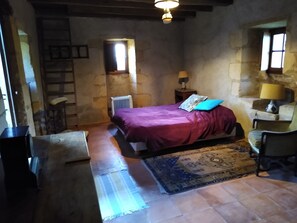 4 bedrooms, iron/ironing board, bed sheets - Country house and independent dovecote (Fumel)