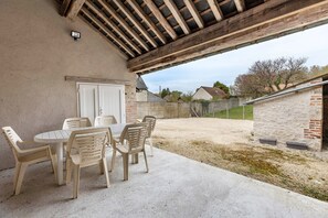 Outdoor dining - House with Terrace - Sln Holiday Home (Saint-Laurent Nouan)