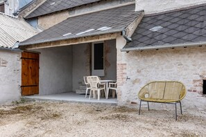 Outdoor dining - House with Terrace - Sln Holiday Home (Saint-Laurent Nouan)