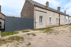 Exterior - House with Terrace - Sln Holiday Home (Saint-Laurent Nouan)