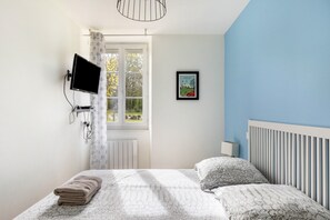 2 bedrooms, WiFi, bed sheets - House with Terrace - Sln Holiday Home (Saint-Laurent Nouan)