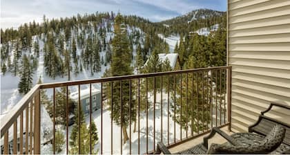 1-bedroom studio in Tahoe Ridge with a gondola to Heavenly Mountain for skiing.