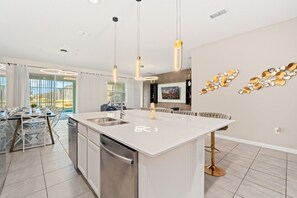 Dining - Spacious 4-bedroom villa in welcoming Kissimmee near Disney (Kissimmee)