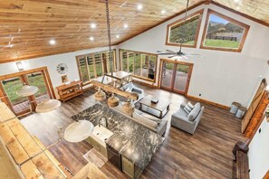 Televisión y oficina 