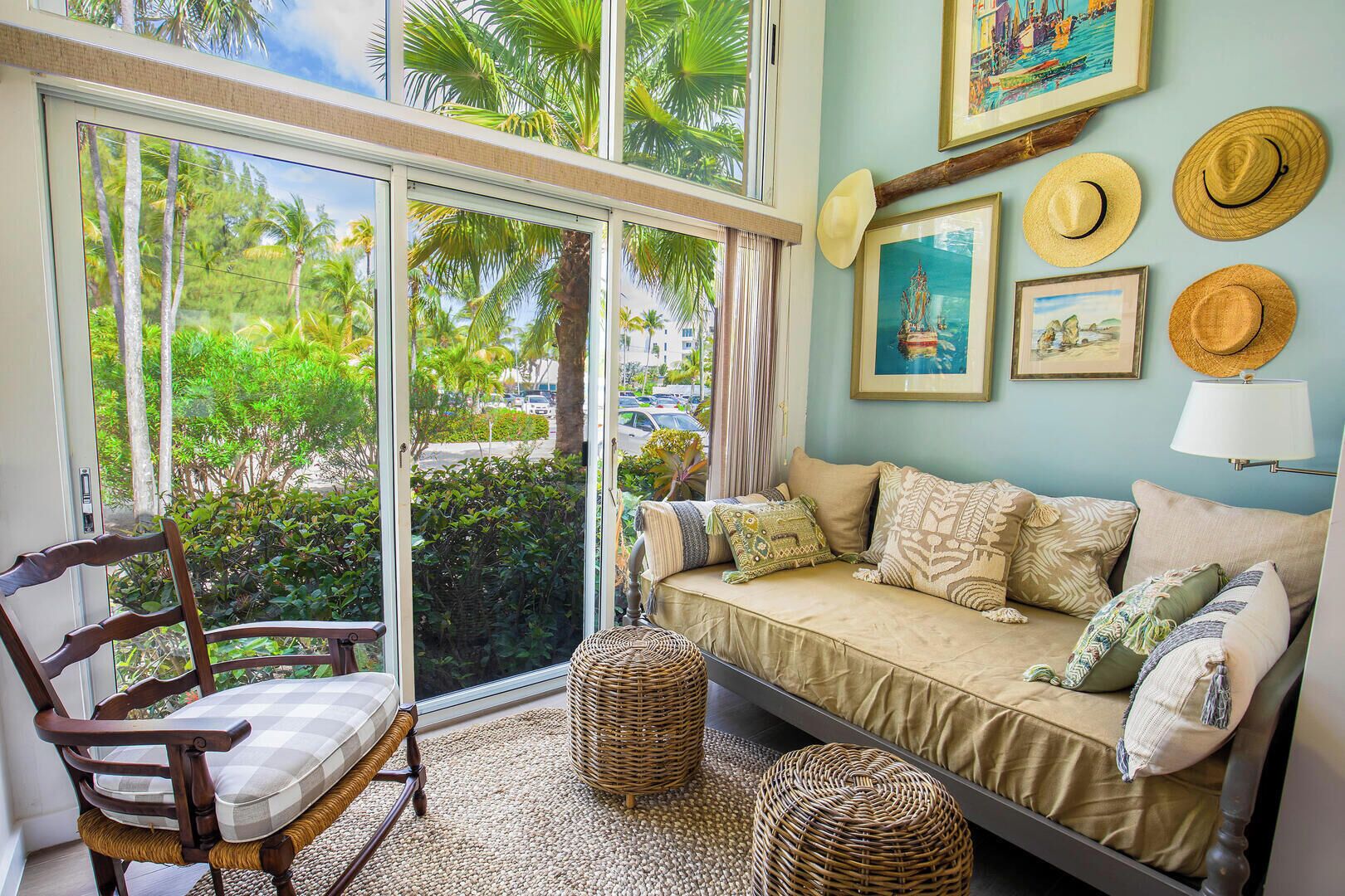 Studio (2 Bedrooms) | Living area