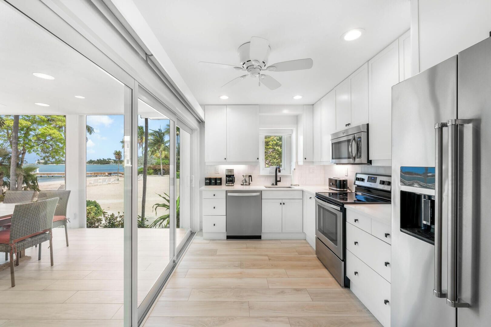 المنشأة من الداخل