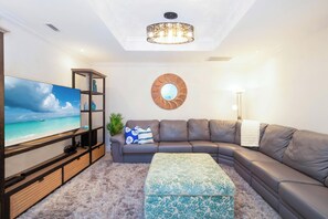 Interior - Seabreeze #3 (Seven Mile Beach)