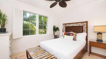 Condo (4 Bedrooms) | 4 bedrooms, premium bedding, iron/ironing board, bed sheets