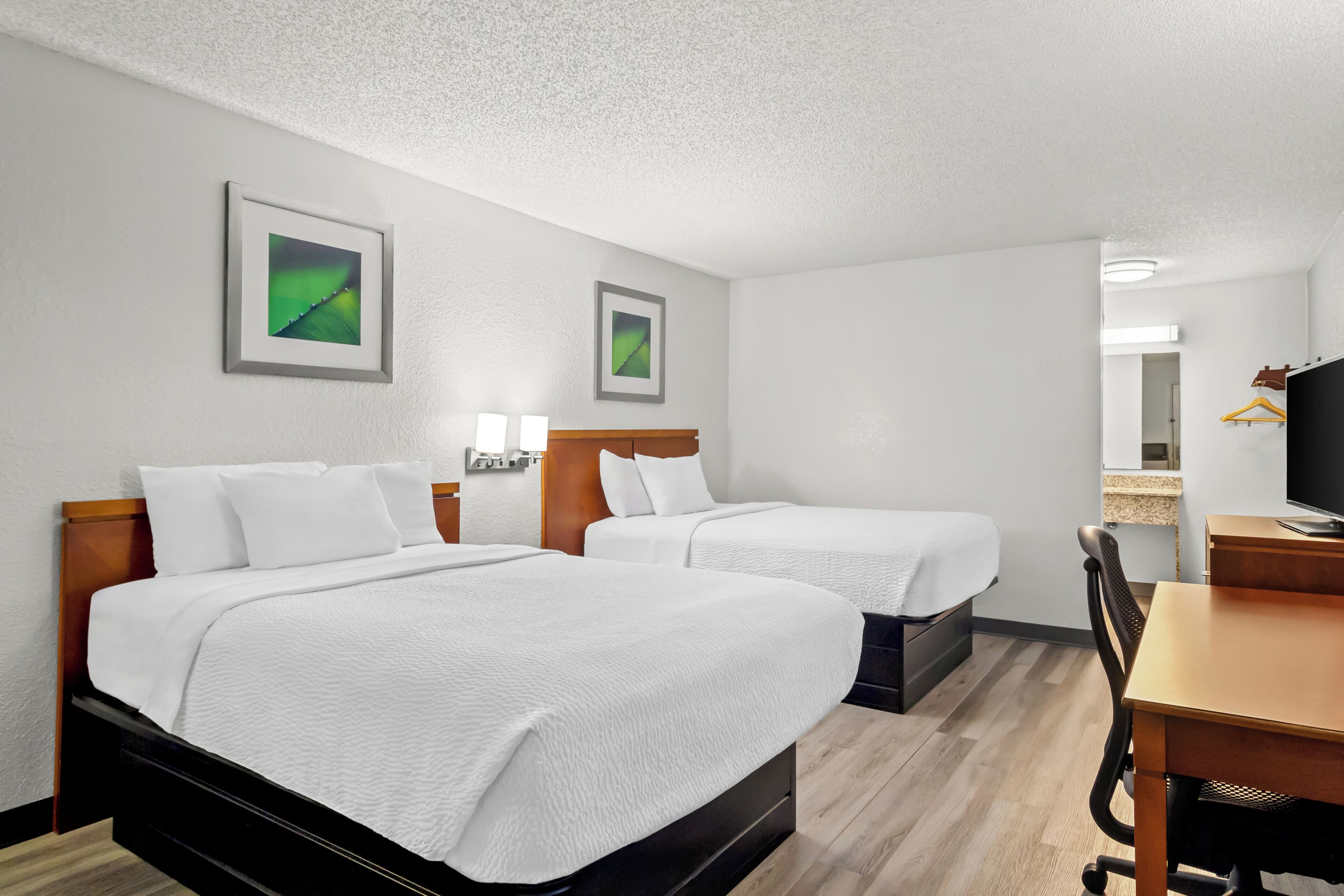 Premium bedding, desk, blackout drapes, WiFi (free)