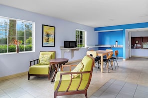 Dining - Homestay Inn & Suites (Macclenny)