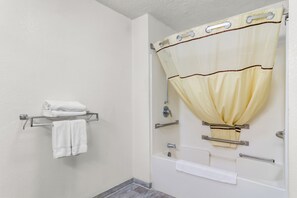 Comfort Double Room Non-Smoking | Bathroom | Bathtub, hair dryer, towels, soap