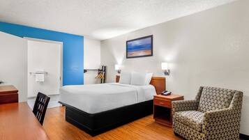 Escritorio, cortinas blackout, wifi gratis y ropa de cama