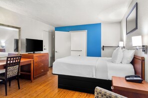 Desk, blackout drapes, free WiFi - Homestay Inn & Suites (Macclenny)