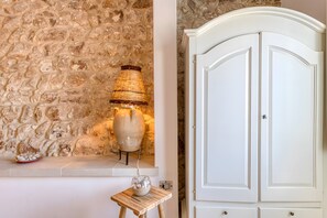 Interior - Villa 'Camera 2' with Sea View, Private Pool and Wi-Fi (Lido Marini)