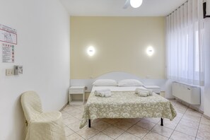 WiFi, bed sheets - Inn 'Doppia 1' with Wi-Fi and Air Conditioning (Torre San Giovanni Ugento)
