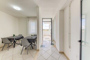 Dining - Inn 'Doppia 4' with Wi-Fi and Air Conditioning (Torre San Giovanni Ugento)