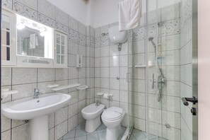 Doccia, asciugacapelli, asciugamani