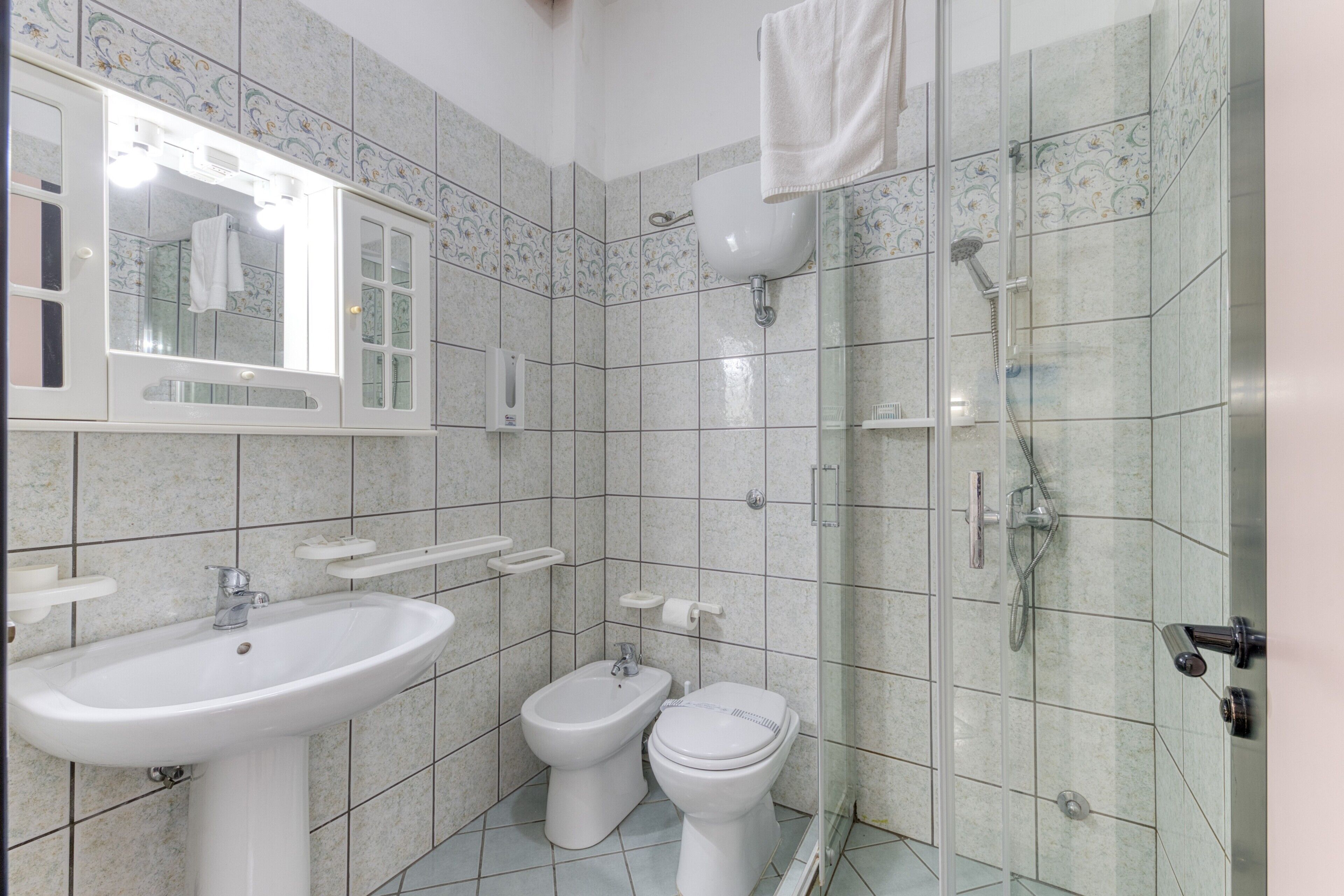 Bruser, hårtørrer, håndklæder