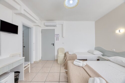 Auberge « Tripla 1 » avec vue sur mer, Wi-Fi et climatisation