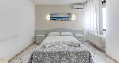 Inn 'Tripla 2' with Wi-Fi and Air Conditioning