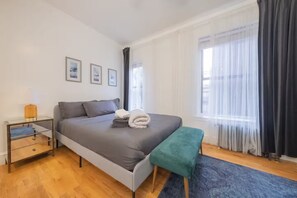 Iron/ironing board, WiFi, bed sheets - 3BR w/dishwasher, WD, elevator near Central Park W (New York)