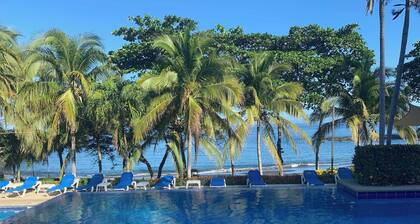 🌴☀️New Listing☀️🌴Beach, pools, restaurant just steps away from spacious villa.