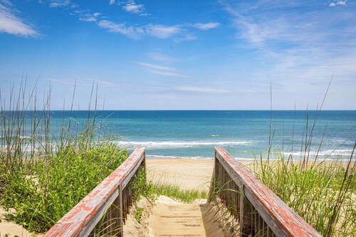 Nags Head Oceanfront w/ Pool, Sauna, Hot Tub!