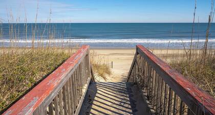 Nags Head Oceanfront w/ Golf Passes, Pool, Sauna!