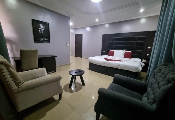 Deluxe Room, Balcony, City View | Desk, laptop workspace, blackout curtains, soundproofing - Hotel Guidotti (Abuja)