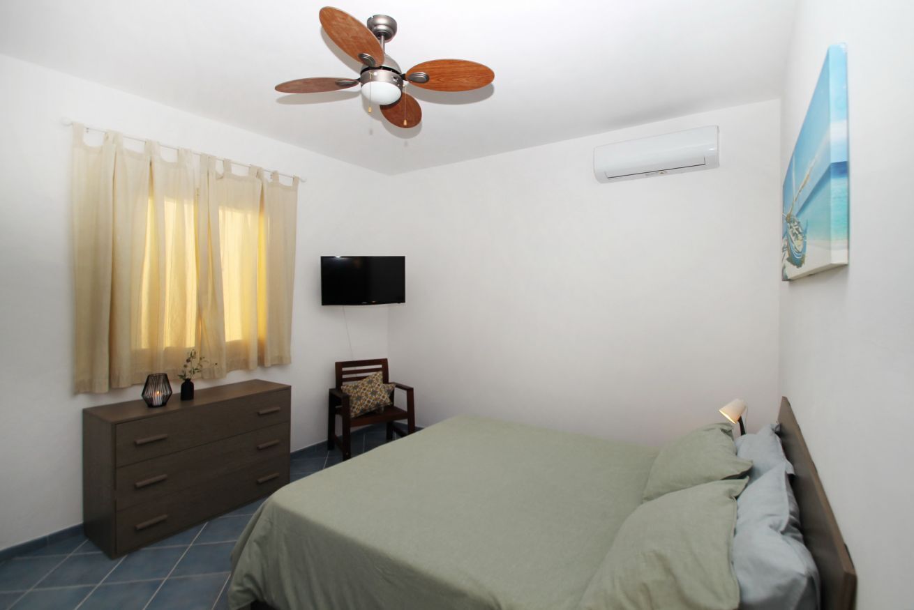 2 quartos, cofres nos quartos, ferros/tábuas de passar roupa