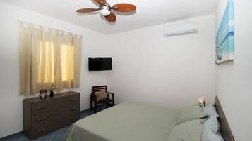 2 quartos, cofres nos quartos, ferros/tábuas de passar roupa
